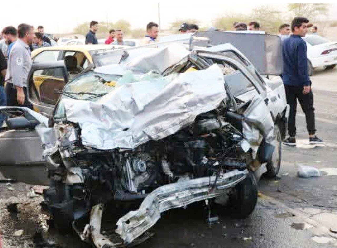 شدت تصادف پژو و نیسان در خروجی دهلران به سمت مهران که ۳ کشته و ۵ زخمی بر جا گذاشت | تصاویر