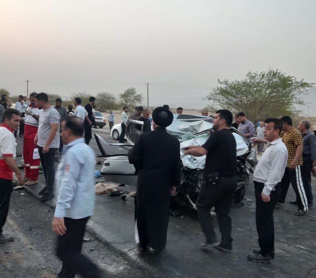 شدت تصادف پژو و نیسان در خروجی دهلران به سمت مهران که ۳ کشته و ۵ زخمی بر جا گذاشت | تصاویر