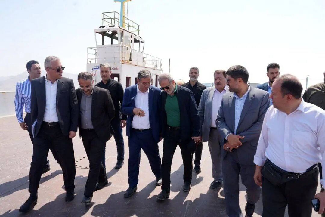 پزشکیان از دریاچه ارومیه بازدید کرد | تصاویر