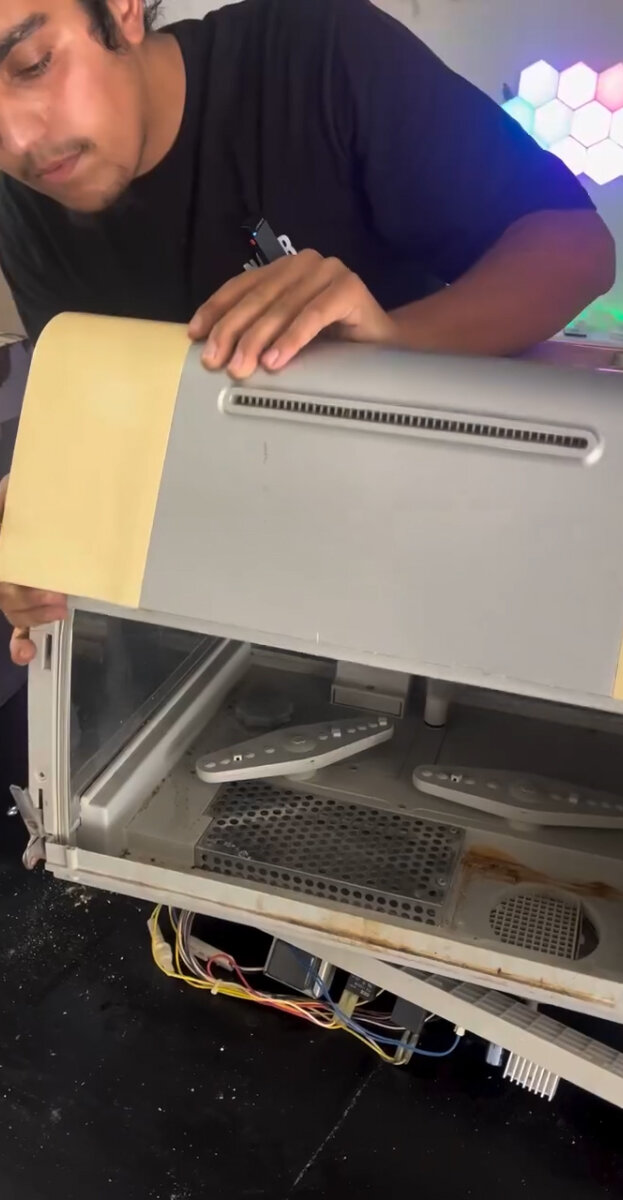 پسر جوان چطور از یخچال و ماشین ظرفشویی اسقاط شده درآمد میلیونی کسب می کند؟