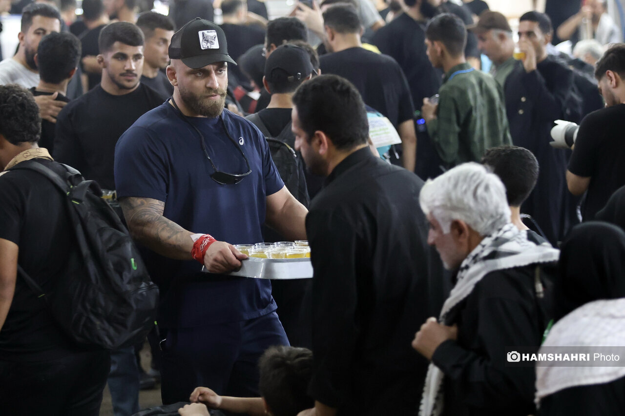 حضور متفاوت چهرههای نامدار ورزشی در مسیر پیادهروی اربعین