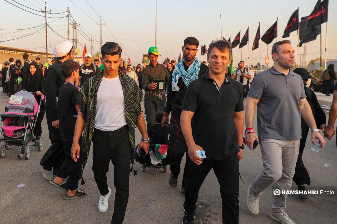 حضور متفاوت چهرههای نامدار ورزشی در مسیر پیادهروی اربعین