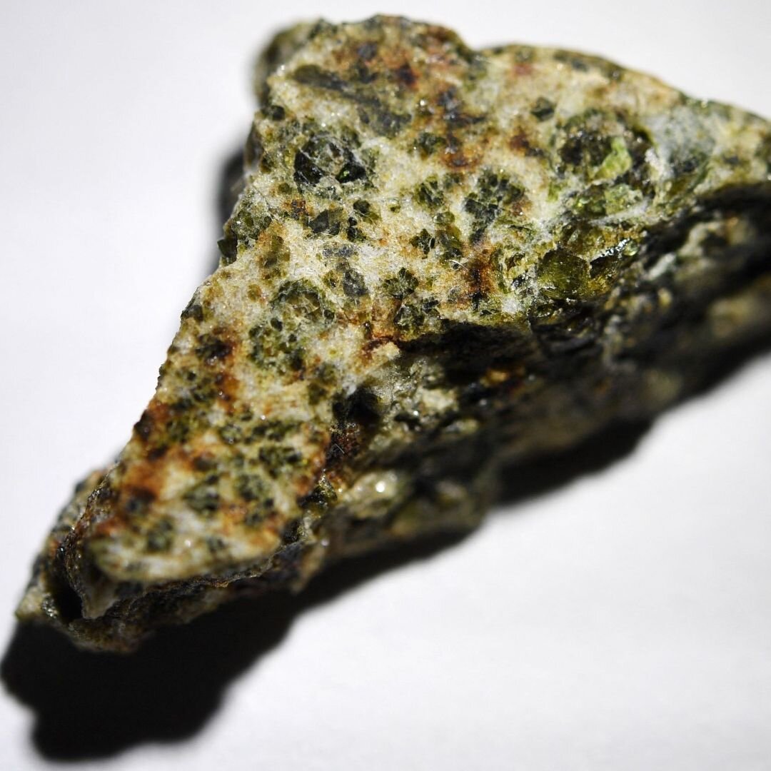 اسرار یک سنگ فضایی با قدمتی ۴.۵ میلیاردساله در آسمان