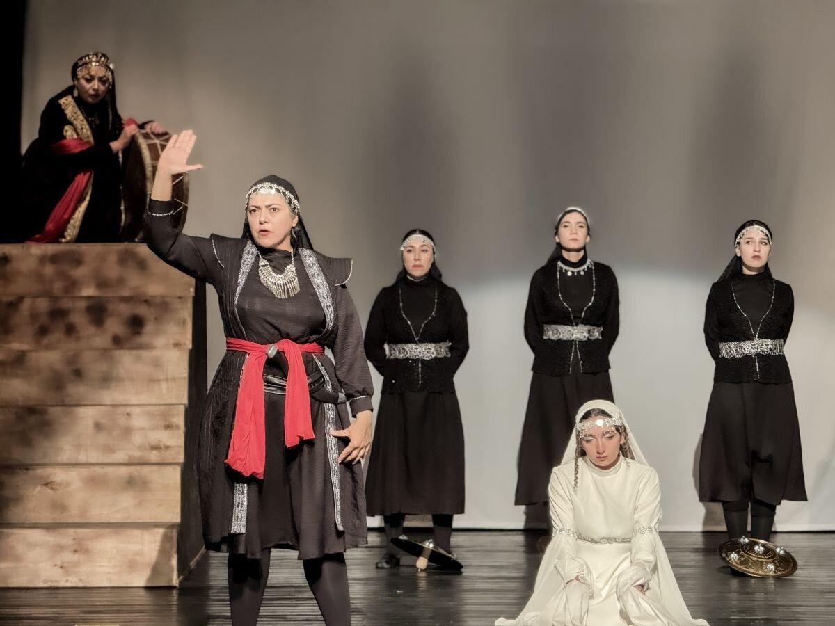 از اجرای دو باره «بک تو بلک» تا بازیگری حیدو هدایتی| جدیدترین های تماشاخانه های تهران