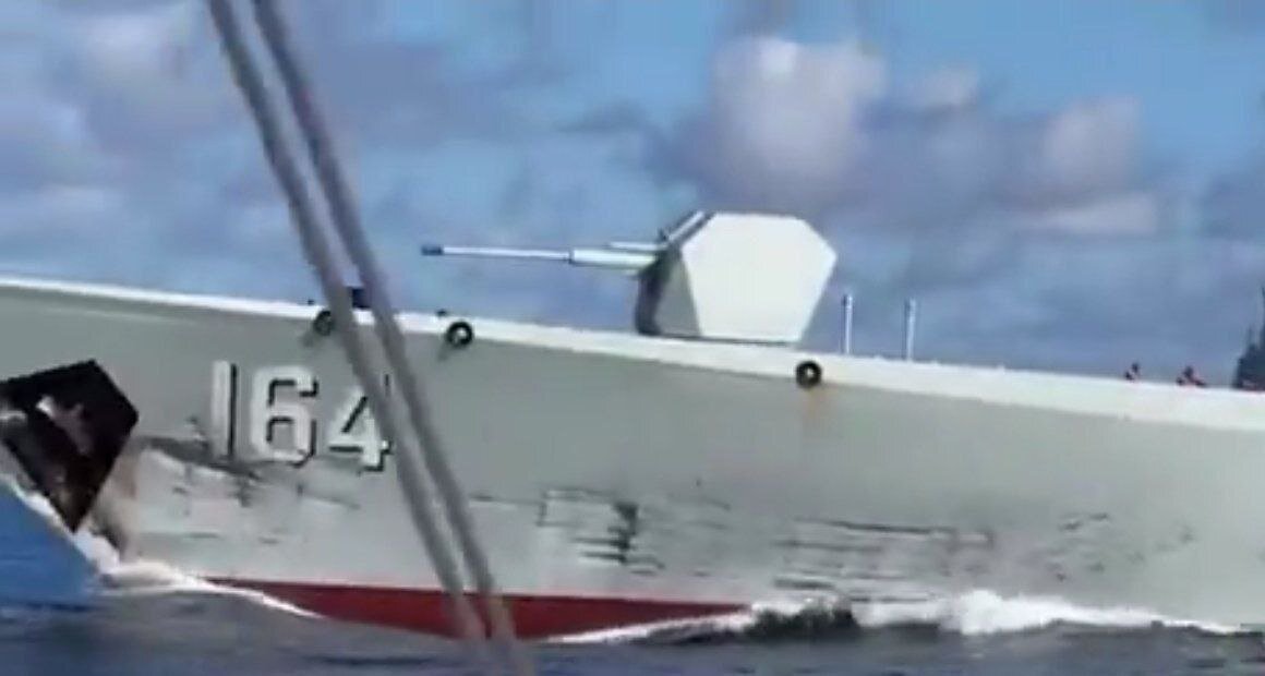 تصاویری از خسارات وارده به شناور گارد ساحلی چین پس از برخورد با کشتی نیروی دریایی