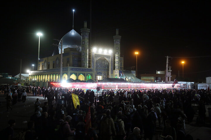 عاشقان اباعبدالله الحسین(ع) در مسیر پیاده روی کربلا