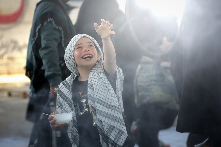 عاشقان اباعبدالله الحسین(ع) در مسیر پیاده روی کربلا