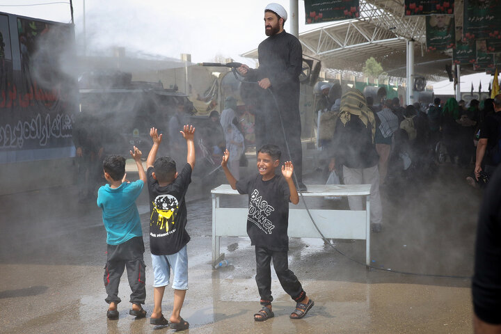 عاشقان اباعبدالله الحسین(ع) در مسیر پیاده روی کربلا