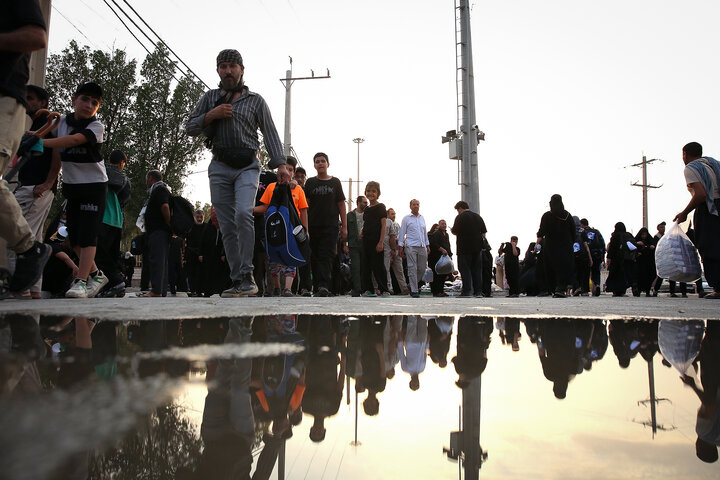 عاشقان اباعبدالله الحسین(ع) در مسیر پیاده روی کربلا