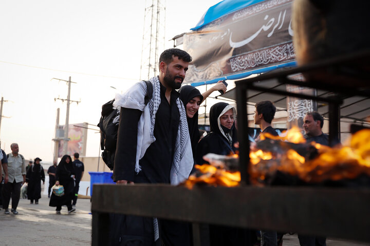 عاشقان اباعبدالله الحسین(ع) در مسیر پیاده روی کربلا