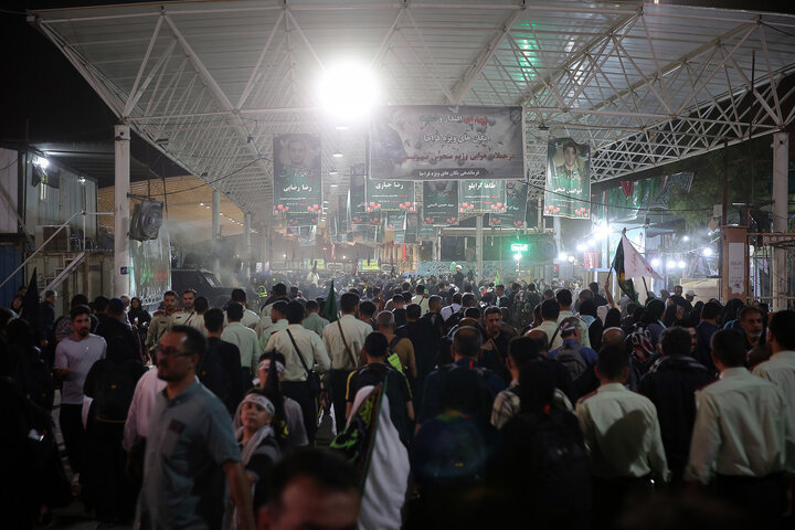 عاشقان اباعبدالله الحسین(ع) در مسیر پیاده روی کربلا