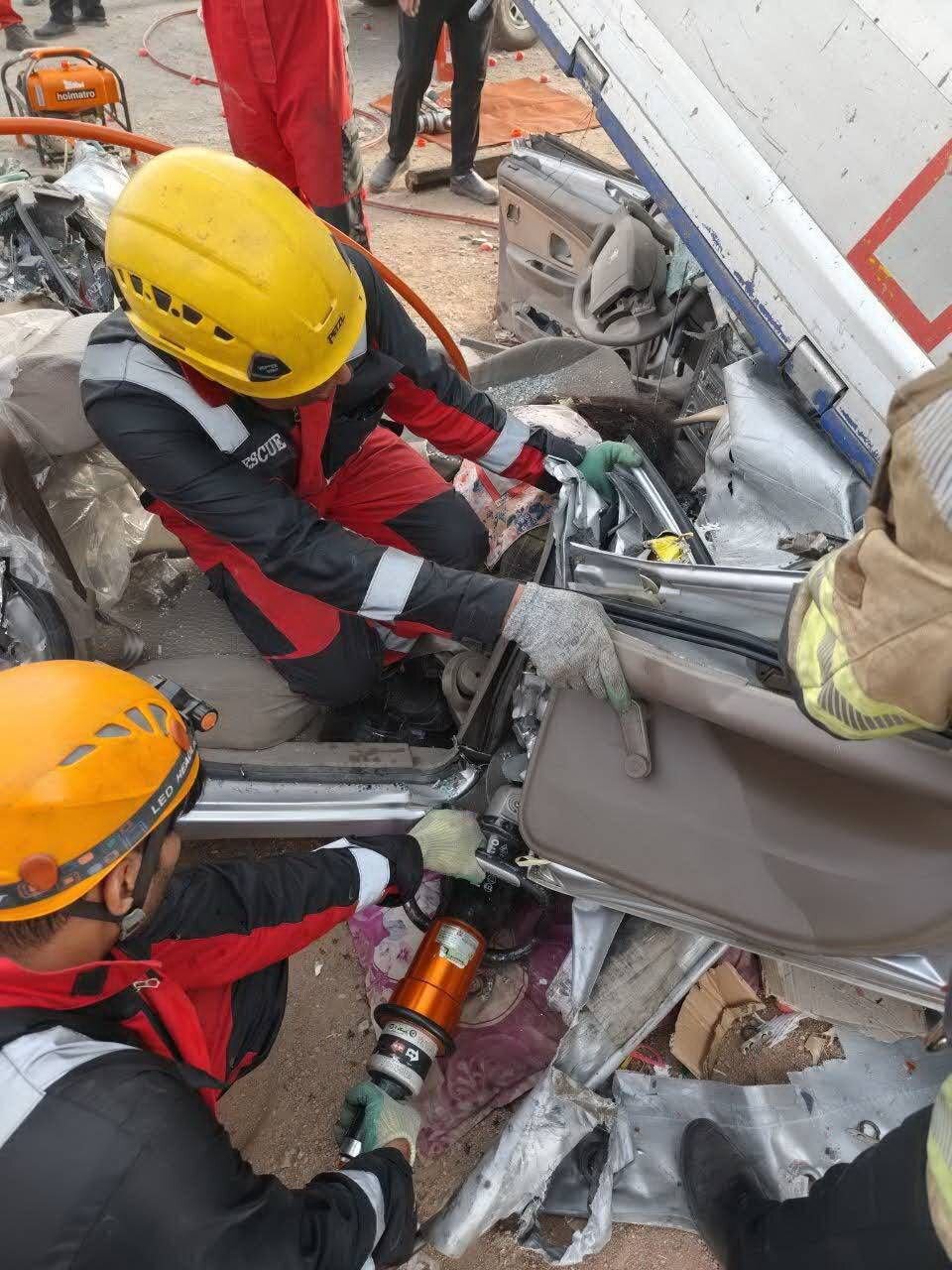 تصاویری از لحظه تصادف دادستان گناباد | حجت الاسلام علیزاده همراه خانواده بر اثر تصادف جان باختند