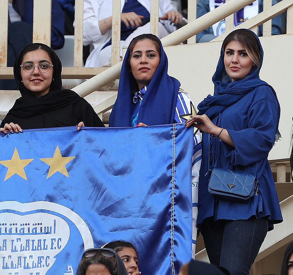 حواشی جالب بازی سوپرجام فوتبال ایران؛ حضور زنان طرفدار در ورزشگاه نقش جهان اصفهان | تصاویر