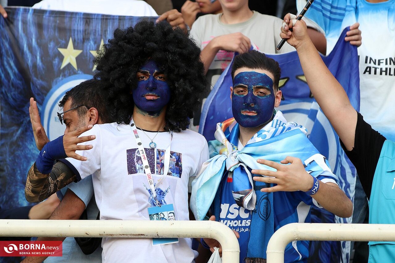 حواشی جالب بازی سوپرجام فوتبال ایران؛ حضور زنان طرفدار در ورزشگاه نقش جهان اصفهان | تصاویر