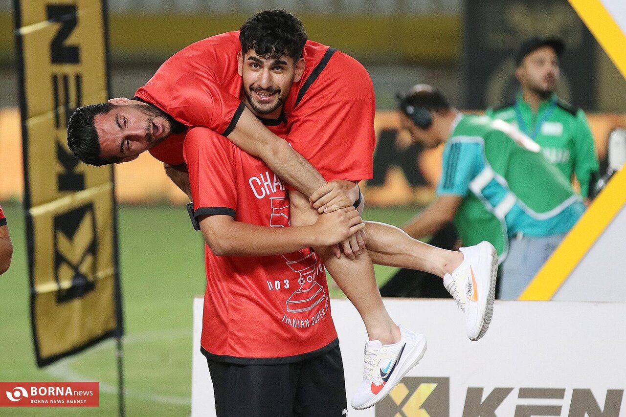 حواشی جالب بازی سوپرجام فوتبال ایران؛ حضور زنان طرفدار در ورزشگاه نقش جهان اصفهان | تصاویر