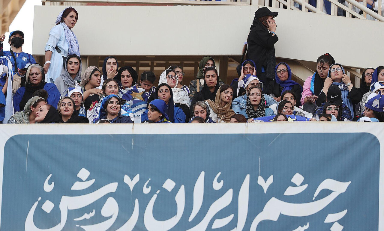 حواشی جالب بازی سوپرجام فوتبال ایران؛ حضور زنان طرفدار در ورزشگاه نقش جهان اصفهان | تصاویر