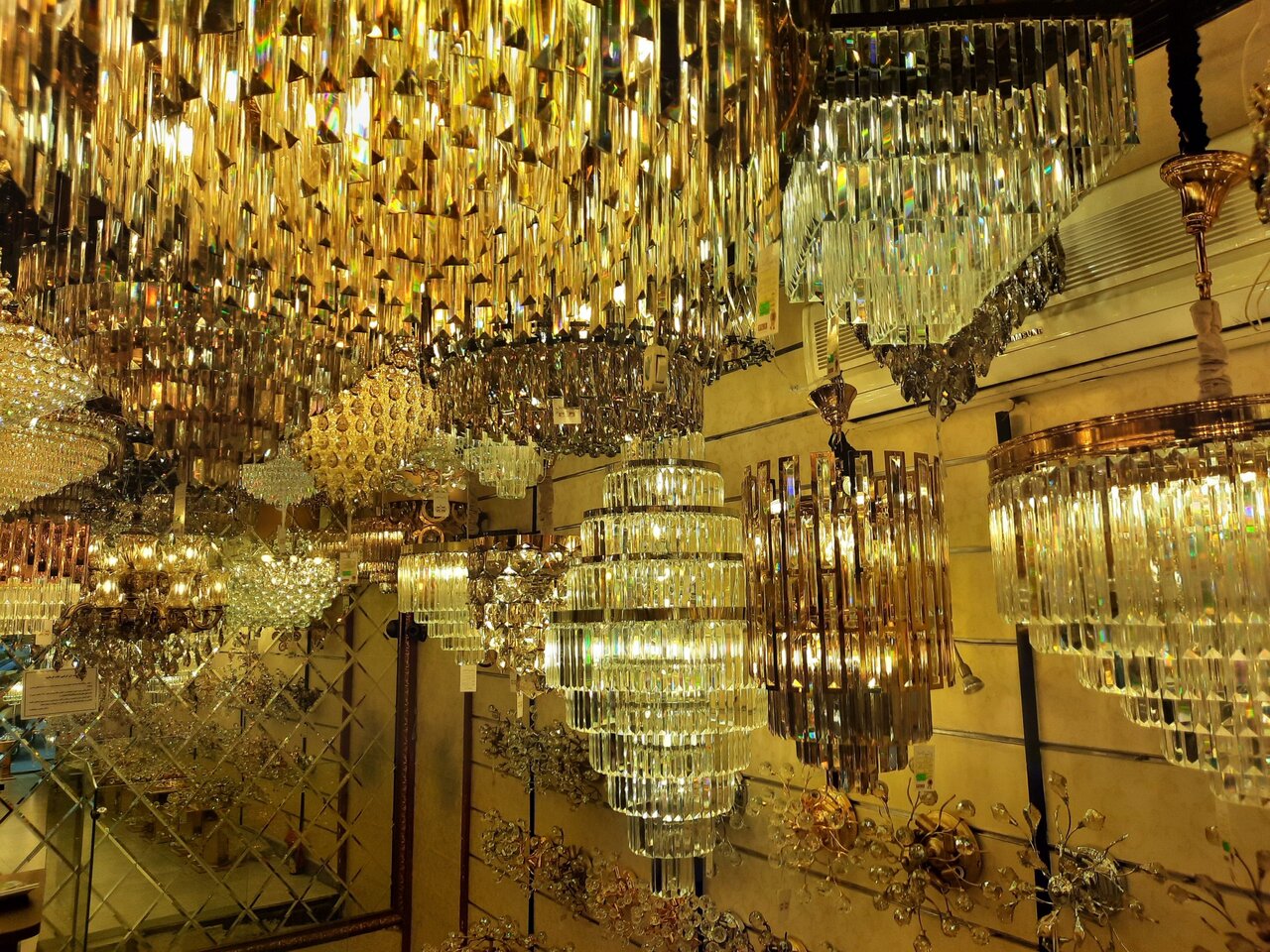 خرید کردن در لاله زار قدیم