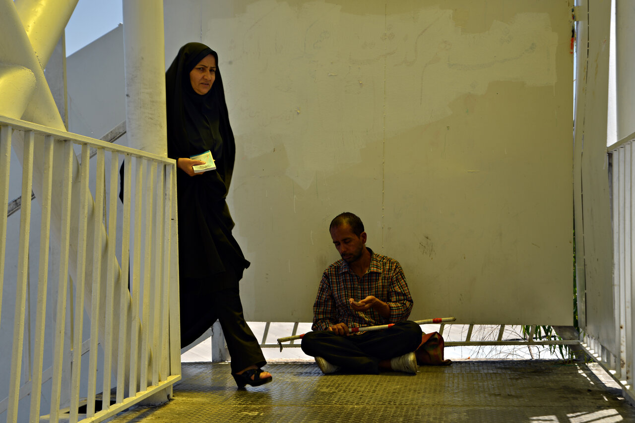 اینفلوئنسری با کاسه گدایی | روشهای تکدیگری آپدیت شدند