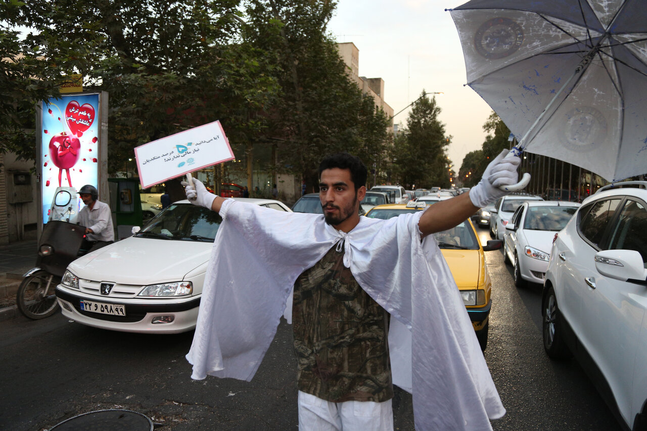 اینفلوئنسری با کاسه گدایی | روشهای تکدیگری آپدیت شدند