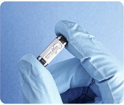 یک وسیله کاشتنی برای درمان یک بیماری مزمن مفصلی