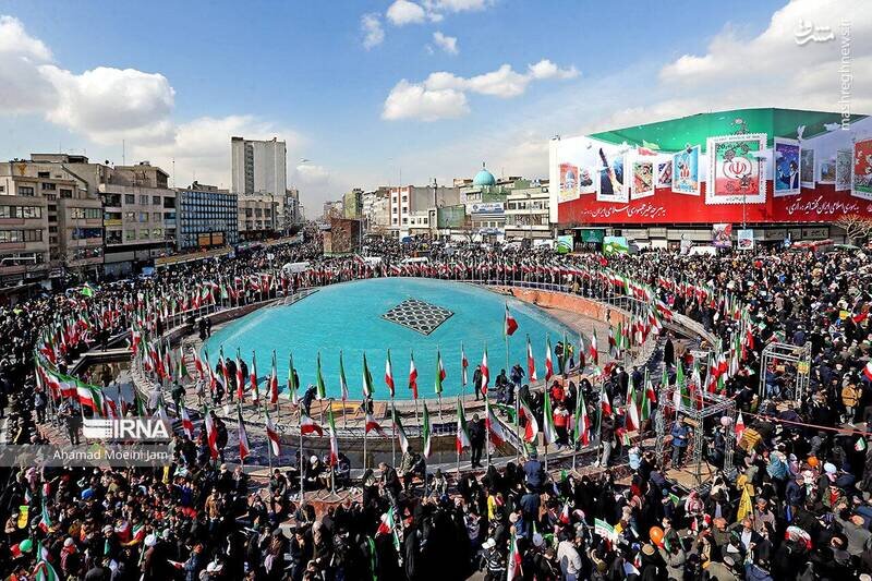 روایت انقلاب در یک میدان