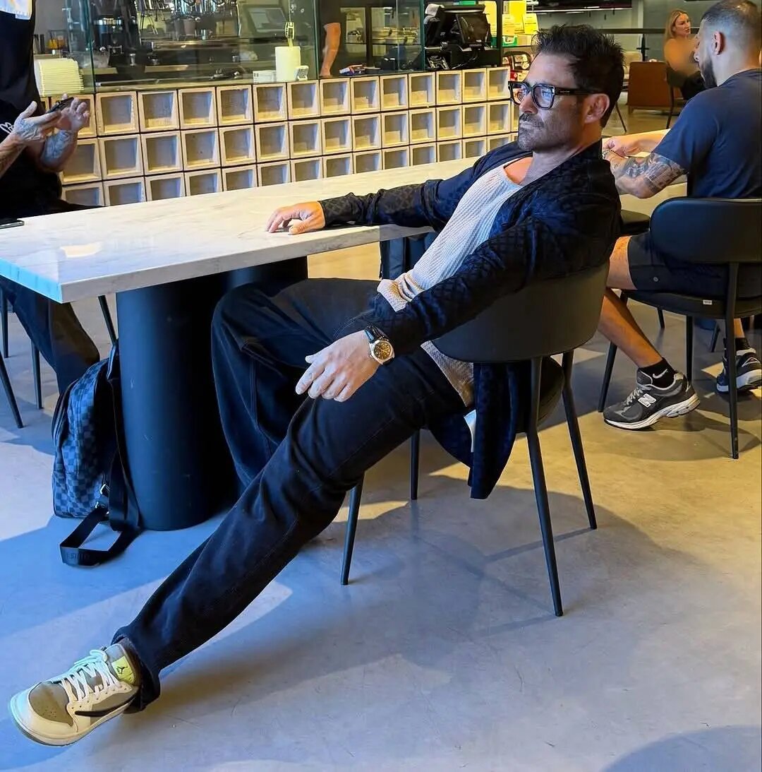 گلزار باز هم سبک زندگی لوکس خود را به رخ کشید! + تصاویر | از ساعت و ماشین تا باشگاه و...