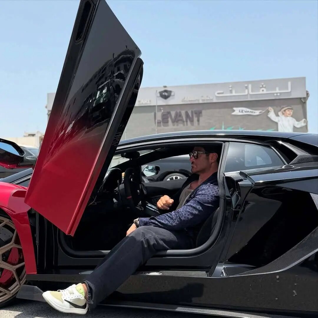 گلزار باز هم سبک زندگی لوکس خود را به رخ کشید! + تصاویر | از ساعت و ماشین تا باشگاه و...