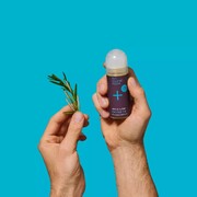 راهنمای کامل استفاده صحیح از رول ضد تعریق برای ماندگاری بیشتر