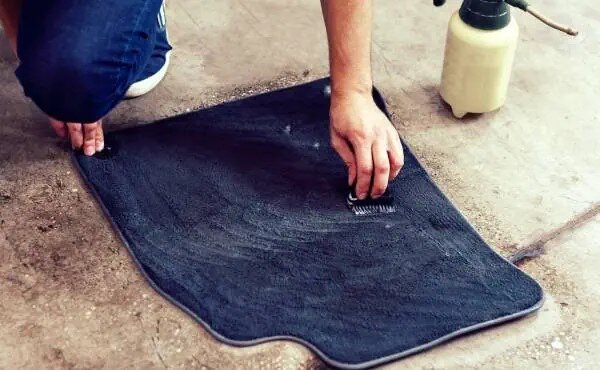 روشهای شستن موکت کف خودرو برای تمیزی و دوام بیشتر