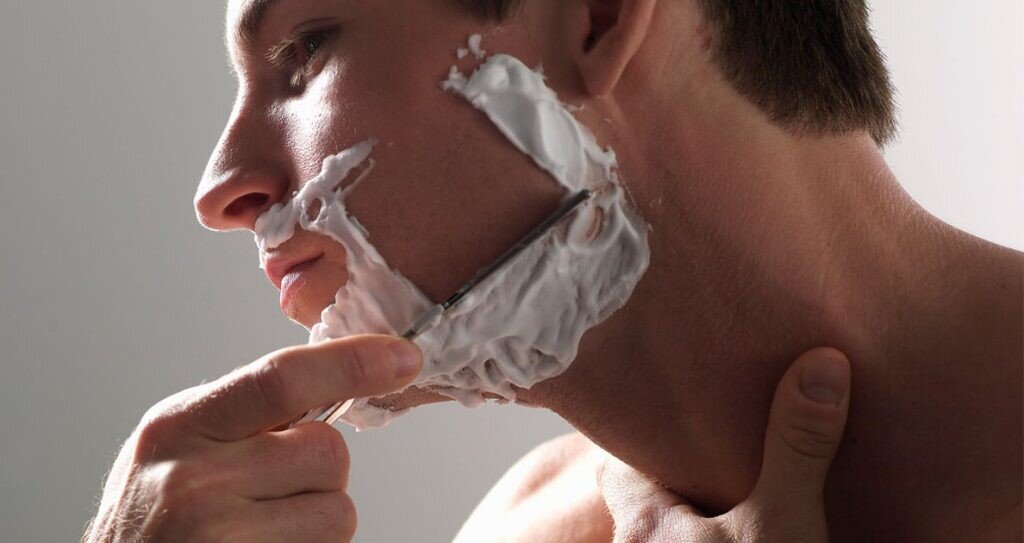 نکات مهم اصلاح صورت با ژیلت برای جلوگیری از التهاب و بریدگی