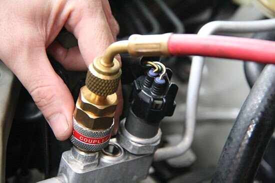 علائم و دلایل خالی شدن گاز کولر خودرو و راهکارهای پیشگیری