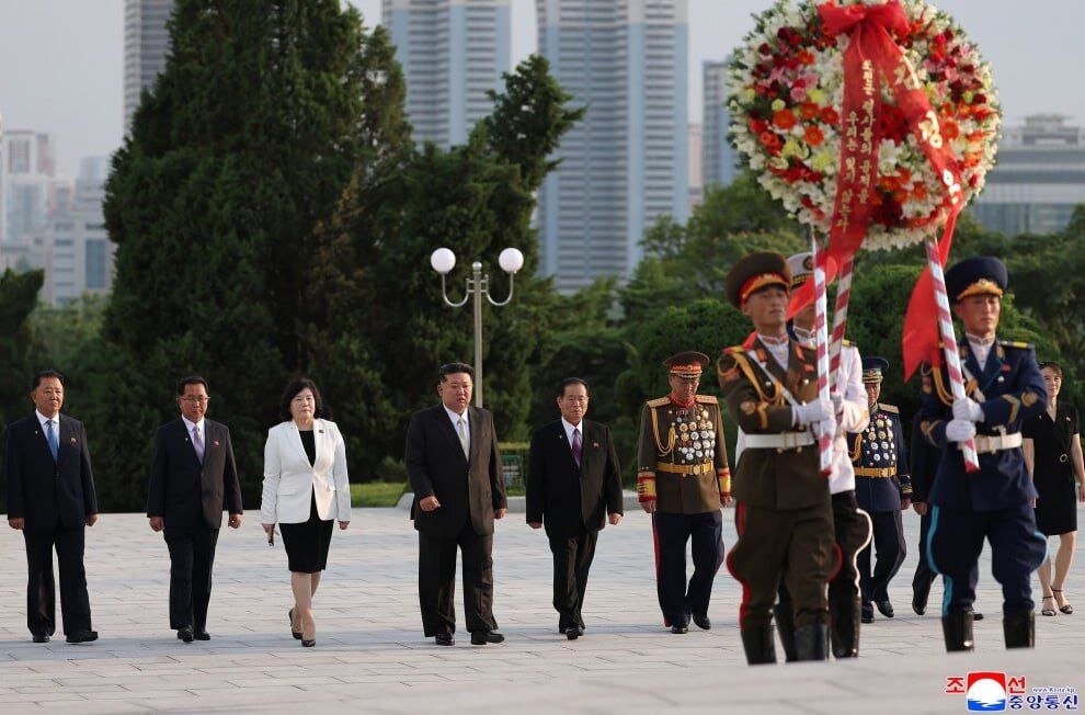 بازدید رهبر کره شمالی از بنای یادبود آزادی | تصاویر