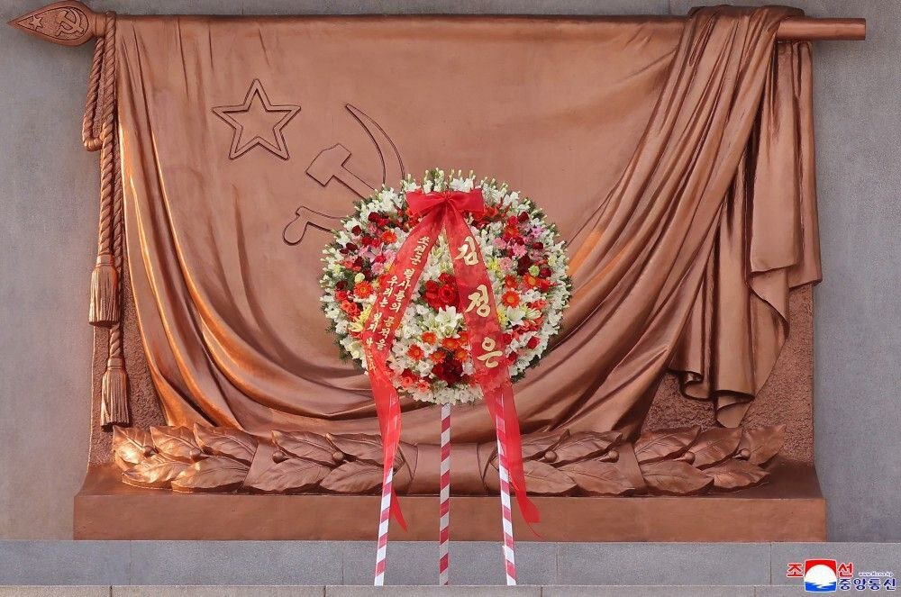 بازدید رهبر کره شمالی از بنای یادبود آزادی | تصاویر