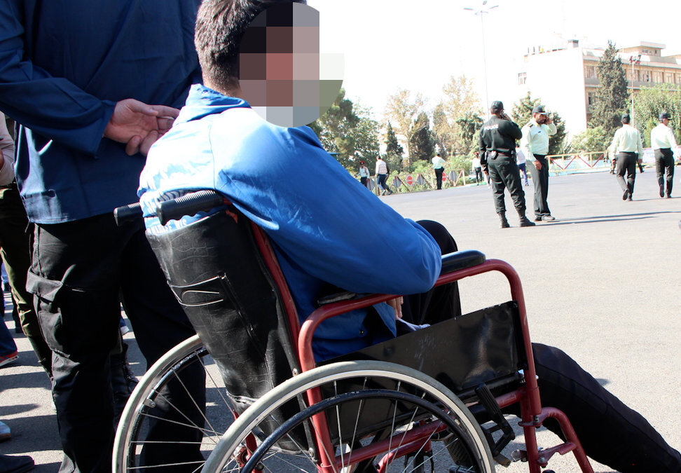 متهم معلول روی ویلچر