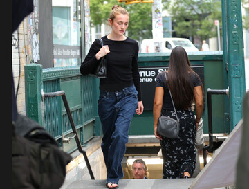 اعتراض کارگردانان به انتشار عکس‌های پشت صحنه سینما | «تمام جادو داره از بین می‌ره! بسه دیگه!»