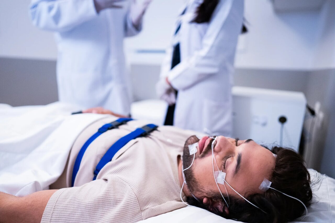 راز علمی یک عادت شبانه؛ چرا در خواب حرف میزنیم؟ | آیا این موضوعی نگرانکننده است؟