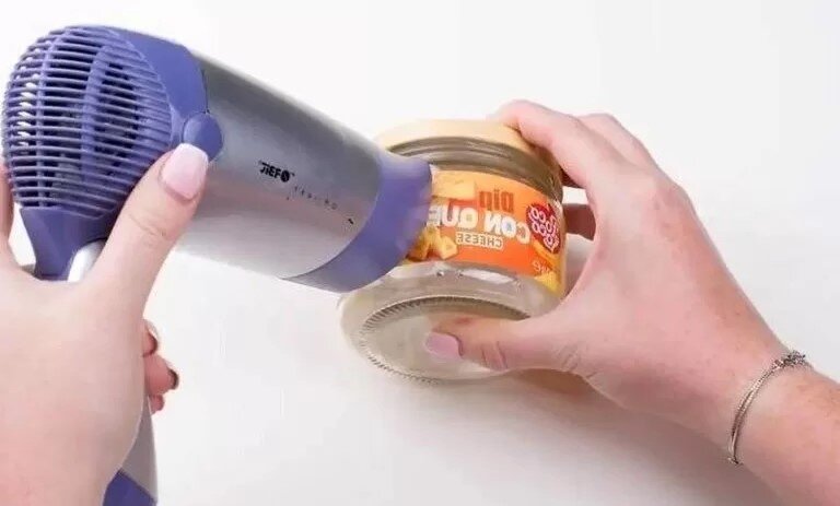 بهترین روش پاک کردن لیبل برچسب از روی شیشه