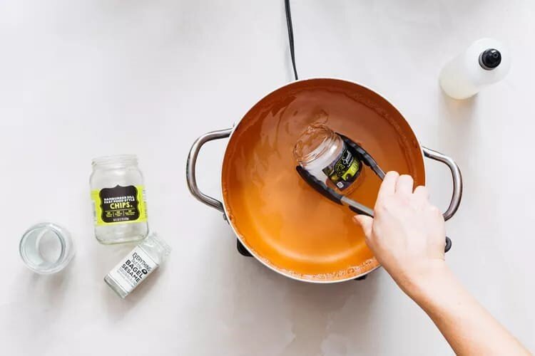 بهترین روش پاک کردن لیبل برچسب از روی شیشه