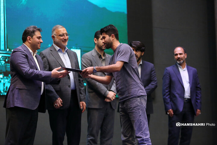 آیین گرامیداشت و نشست صمیمانه شهردار تهران با خبرنگاران