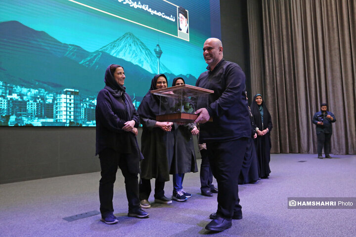 آیین گرامیداشت و نشست صمیمانه شهردار تهران با خبرنگاران