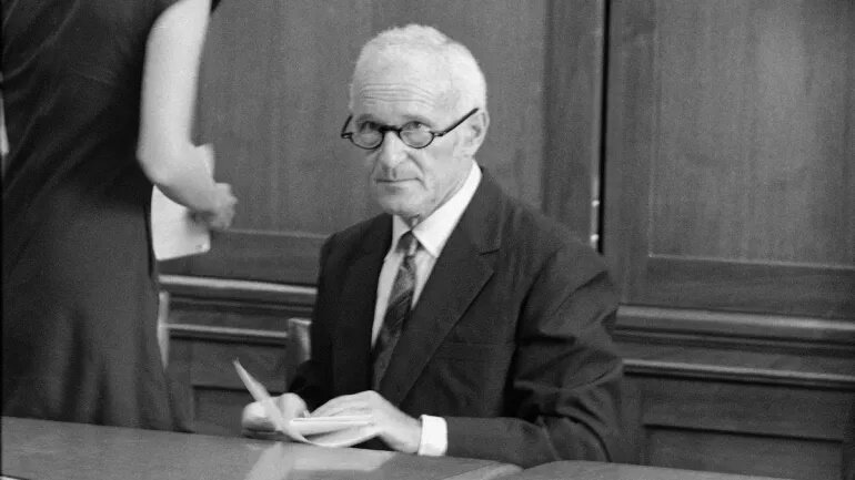 سیا چگونه با طرح مخوف MKUltra اذهان را کنترل میکرد؟ + تصاویر | «کاندیدای منچوری»: تلاش برای آدمکشی تحتکنترل | انسانها موشهای آزمایشگاهی میشوند