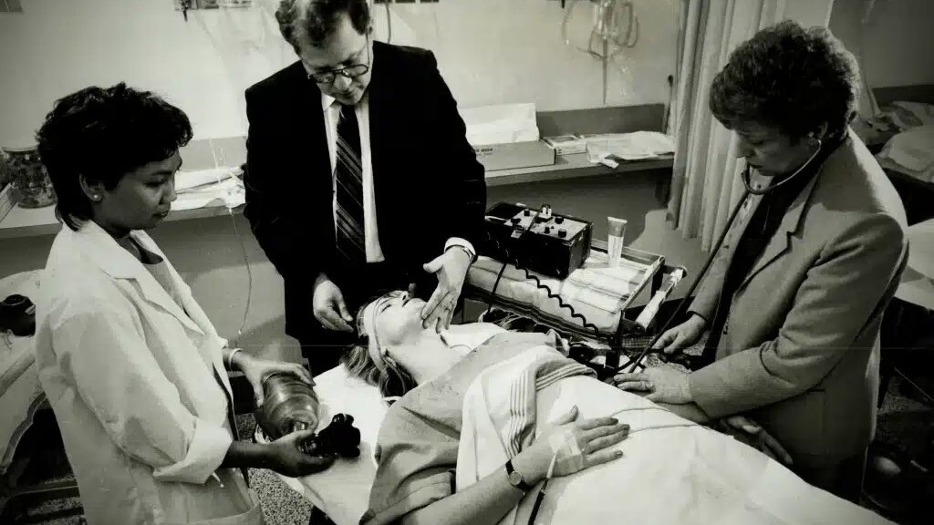 سیا چگونه با طرح مخوف MKUltra اذهان را کنترل میکرد؟ + تصاویر | «کاندیدای منچوری»: تلاش برای آدمکشی تحتکنترل | انسانها موشهای آزمایشگاهی میشوند