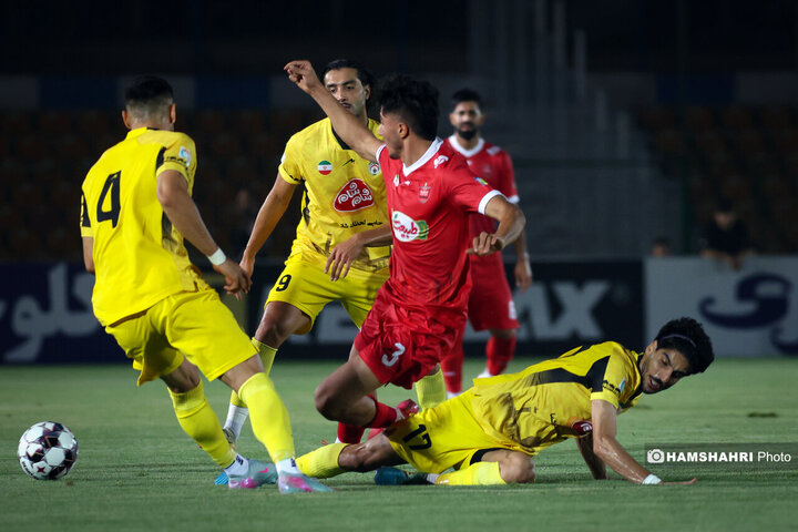 تصاویر بازی فوتبال پرسپولیس ۱-۱ فجرسپاسی