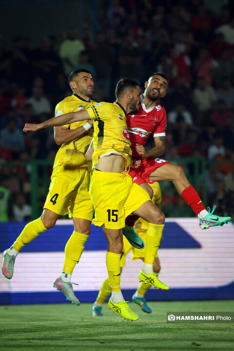 تصاویر بازی فوتبال پرسپولیس ۱-۱ فجرسپاسی