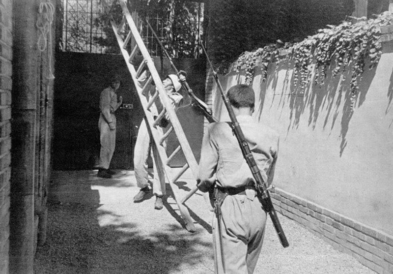 منزل ویران شده دکتر مصدق پس از کودتای ۲۸ مرداد؛ فراری دادن وی از مهلکه در غروب کودتای ۲۸ مرداد | تصاویر