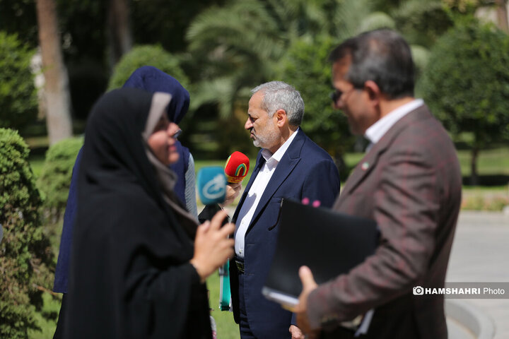 اعضای هیأت دولت در جمع خبرنگاران