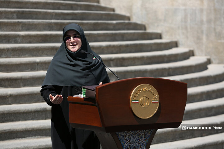 اعضای هیأت دولت در جمع خبرنگاران