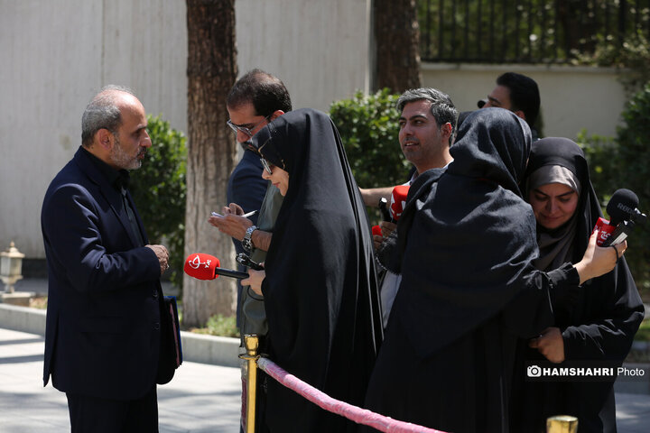 اعضای هیأت دولت در جمع خبرنگاران