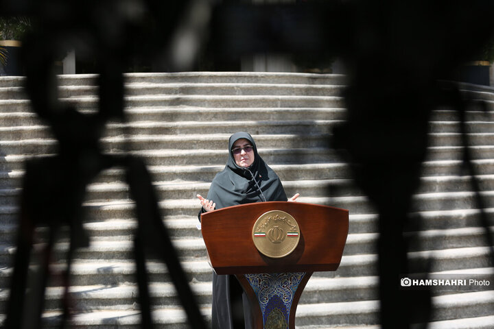 اعضای هیأت دولت در جمع خبرنگاران