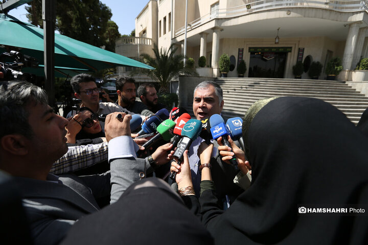 اعضای هیأت دولت در جمع خبرنگاران